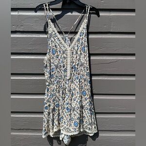 Astr Ivory-Blue Floral Lace Romper